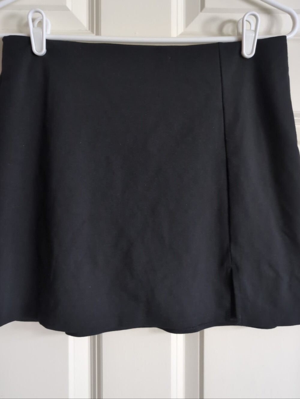 Black mini skirt or skort with shorts and side slit - Picture 1 of 6